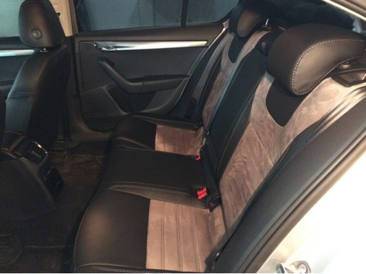 У вас другая модель авто? Каркасные авточехлы пошить сможем!